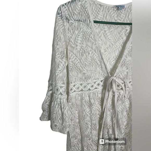 Blue Island White Crochet Style Coverup Bell Sleeve Women’s size Medium - Picture 3 of 4